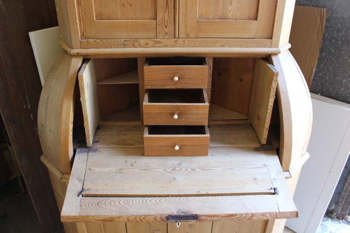 Antiker Eckschrank mit Sekretärteil, Biedermeierstil (Art.-Nr. 05009)