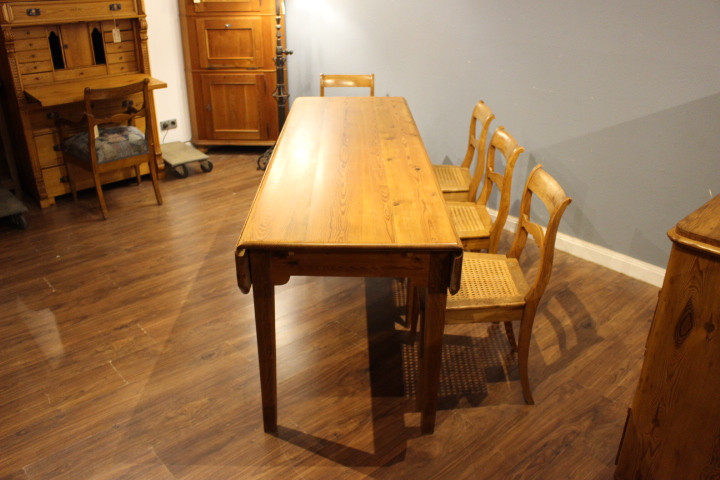 Antiker Esstisch, Gesindetisch Kiefer Biedermeier (Art.-Nr. 05100)