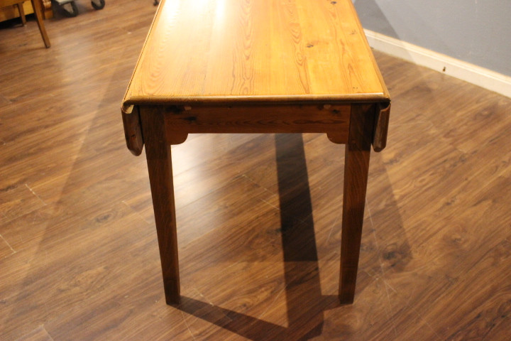 Antiker Esstisch, Gesindetisch Kiefer Biedermeier (Art.-Nr. 05100)