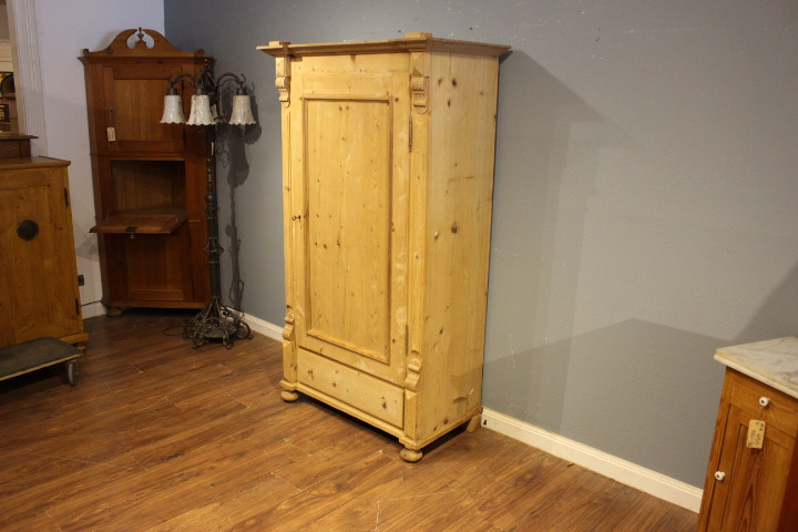 antiker Kiefernholzschrank Gründerzeit mit Schublade (Art.-Nr.: 04994)