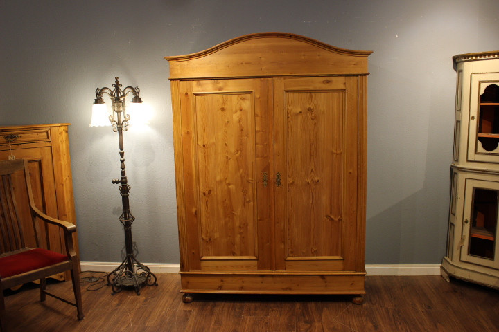 Antiker Kleiderschrank, Jugendstil, zweitürig mit Rundbogen (Art.-Nr. 04814)