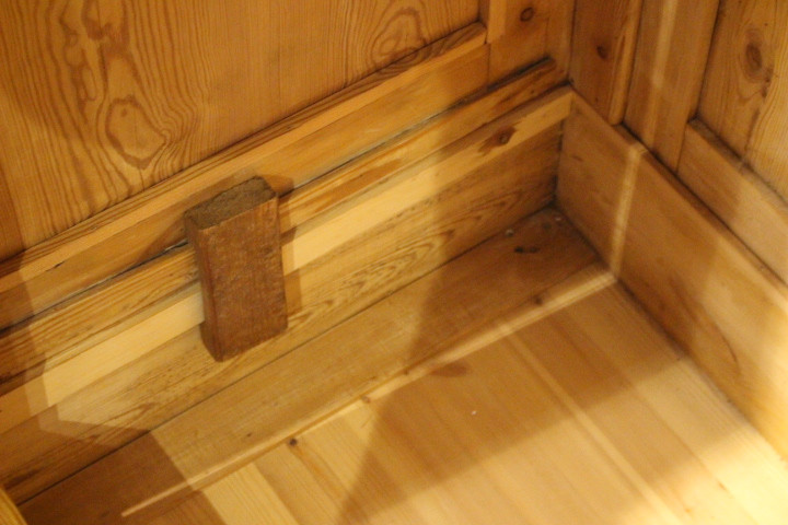 Antiker Kleiderschrank, Jugendstil, zweitürig mit Rundbogen (Art.-Nr. 04814)