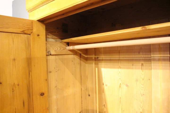 Antiker Kleiderschrank, Jugendstil, zweitürig mit Rundbogen (Art.-Nr. 04229)