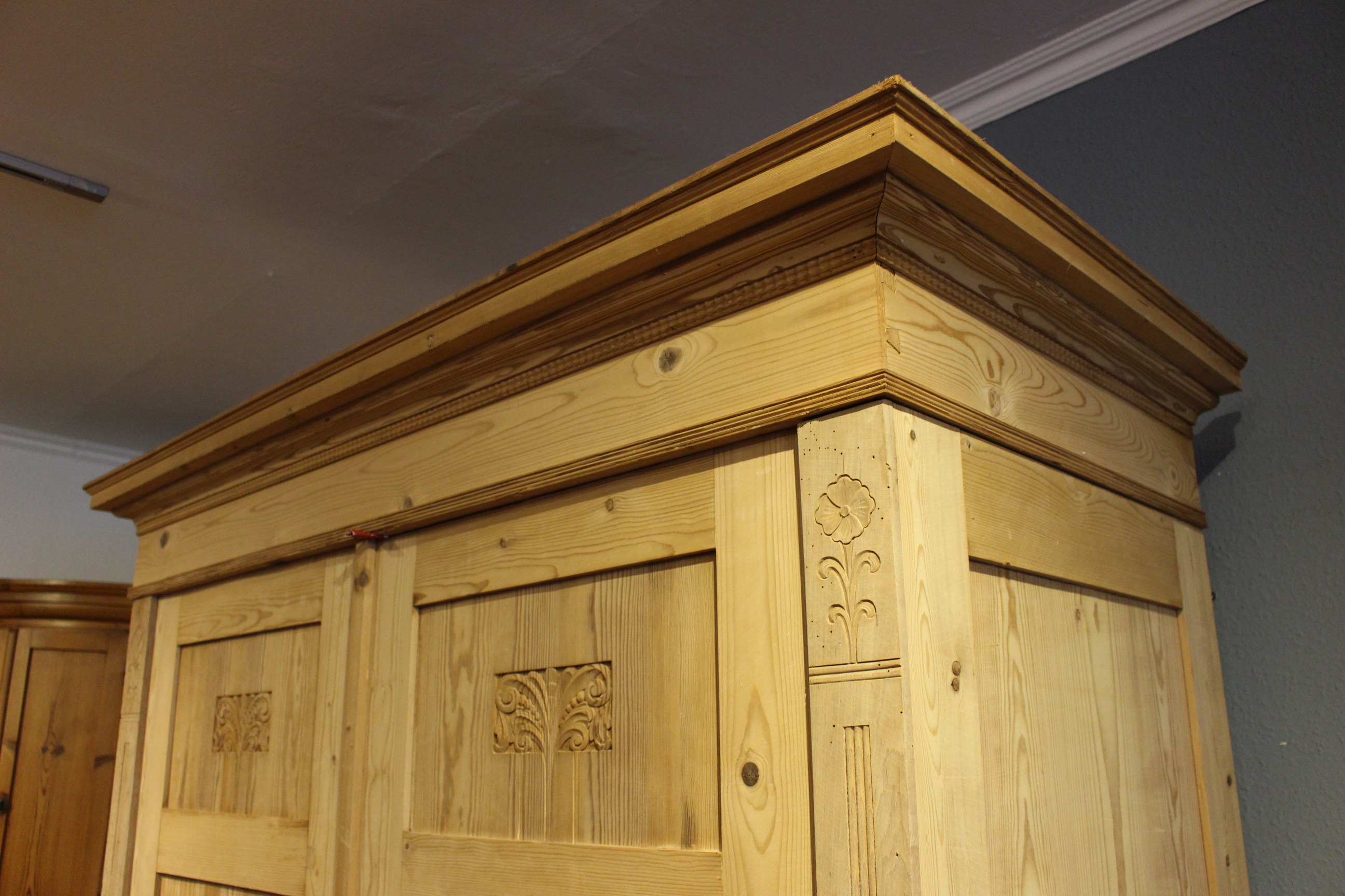 antiker Kleiderschrank, Kiefer, Jugendstil, zweitürig (Art.-Nr. 03884)