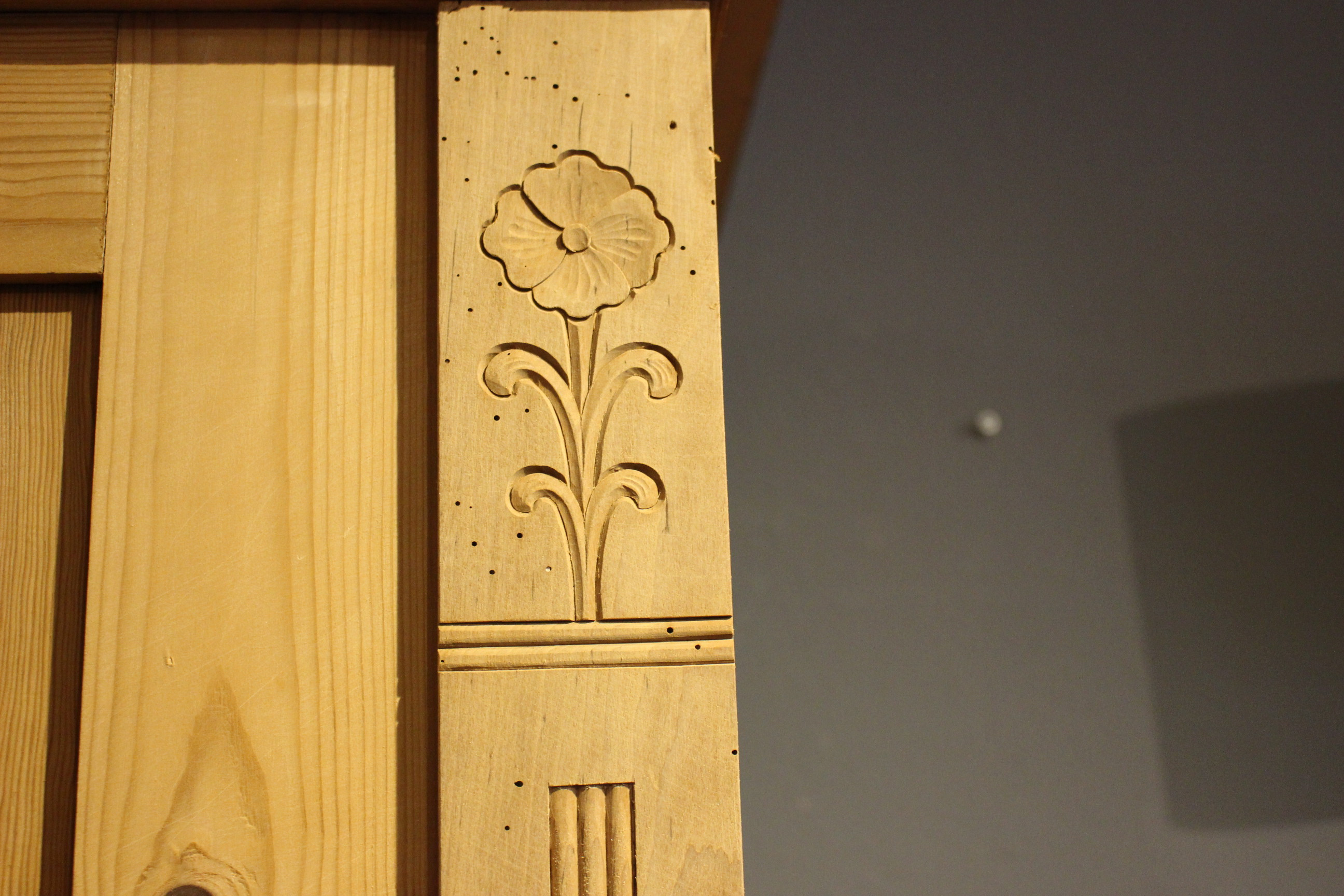 antiker Kleiderschrank, Kiefer, Jugendstil, zweitürig (Art.-Nr. 03884)