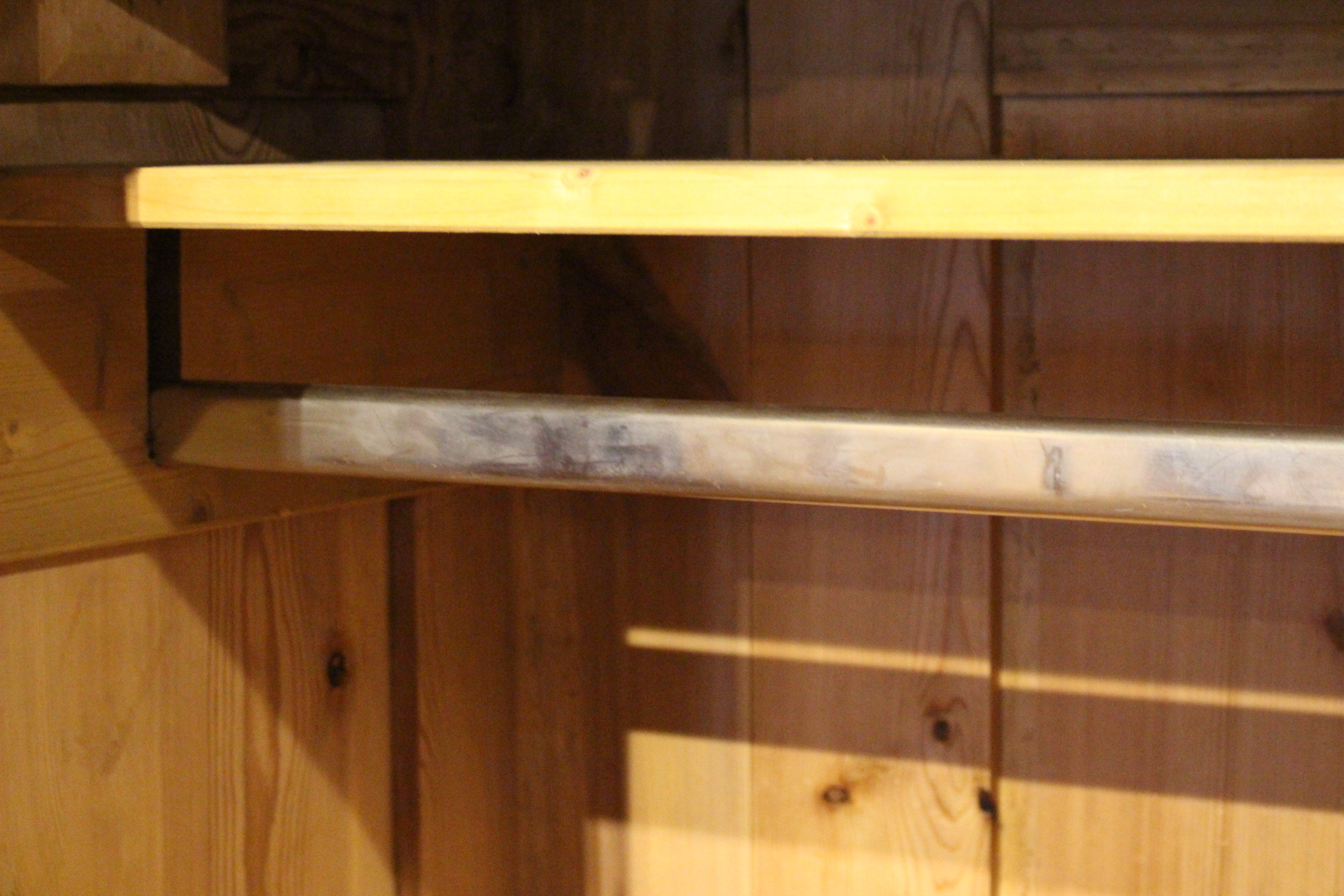 antiker Kleiderschrank, Kiefer, Louis Philippe-Stil, zweitürig (Art.-Nr. 03616)