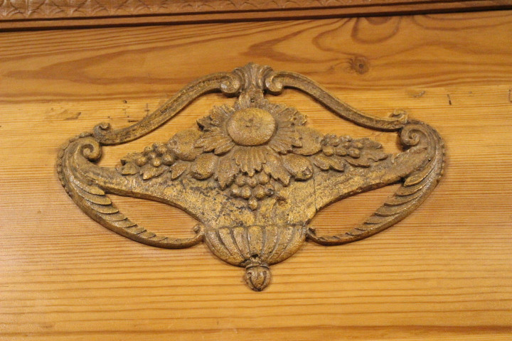 antiker Kleiderschrank, Kiefer gelaugt, Jugendstil zweitürig (Art.-Nr. 04033)