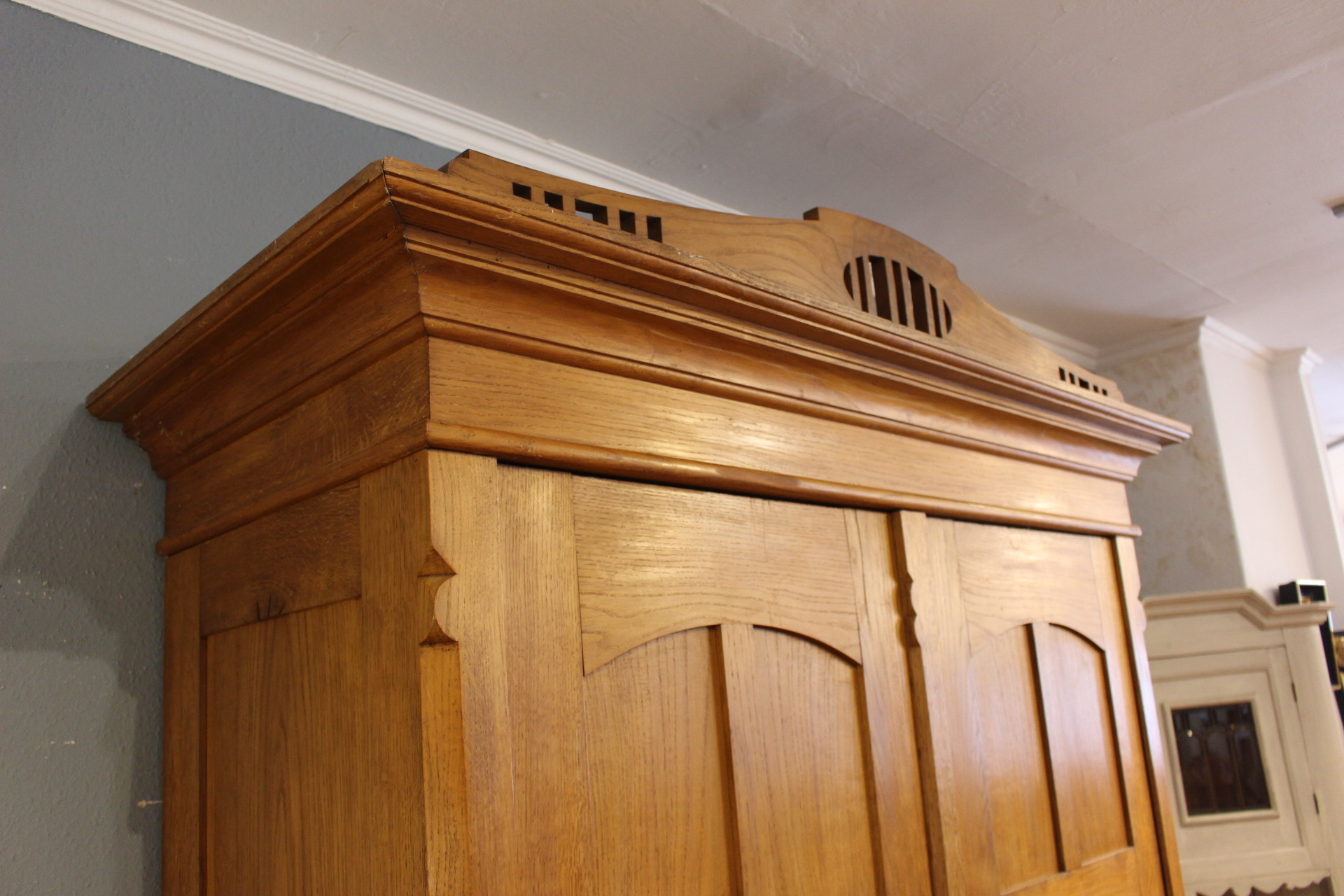 antiker Kleiderschrank, Wäscheschrank, Eiche (Art.-Nr. 05215)