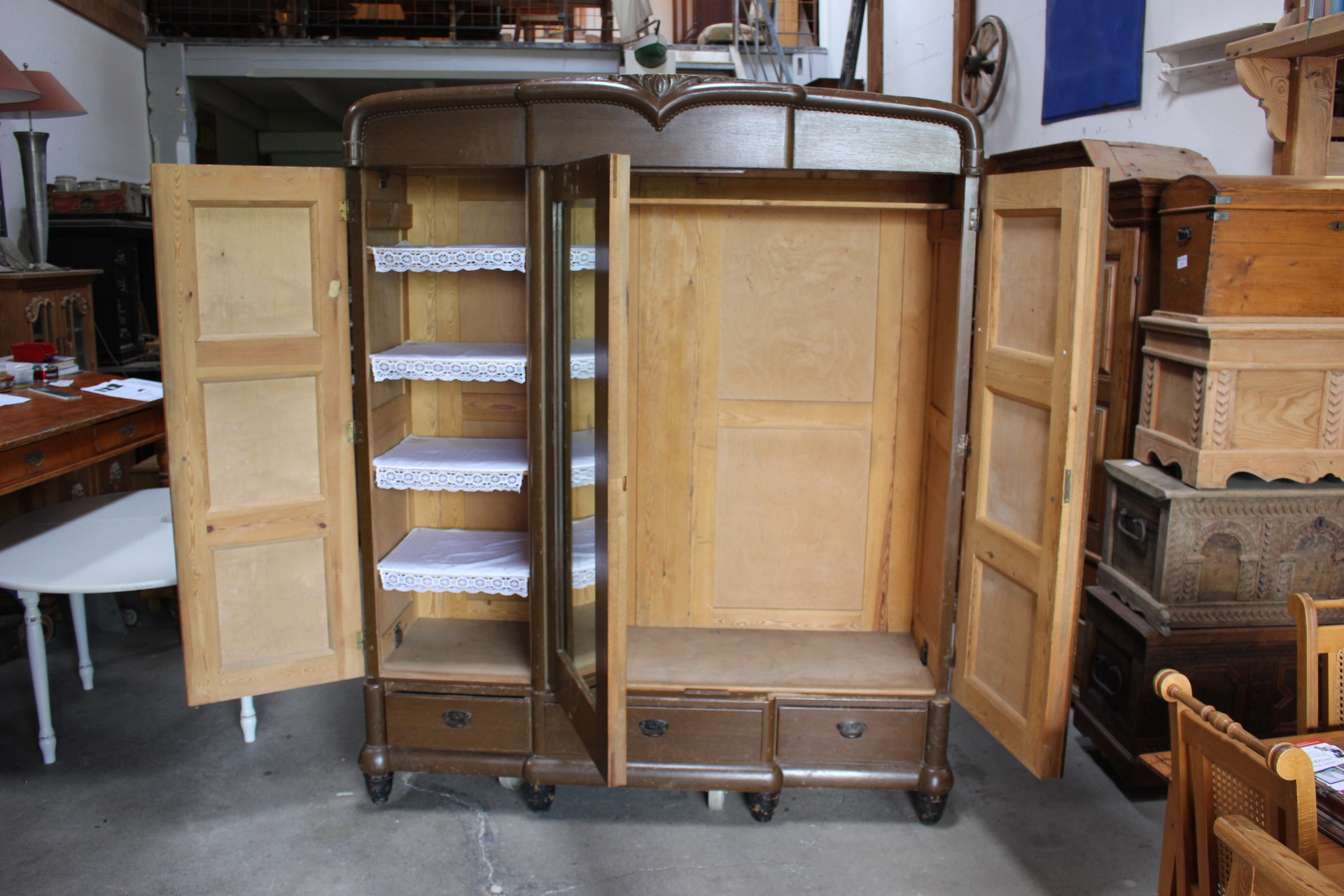 Antiker Kleiderschrank, Wäscheschrank dreitürig Art déco (Art.-Nr. 05217)