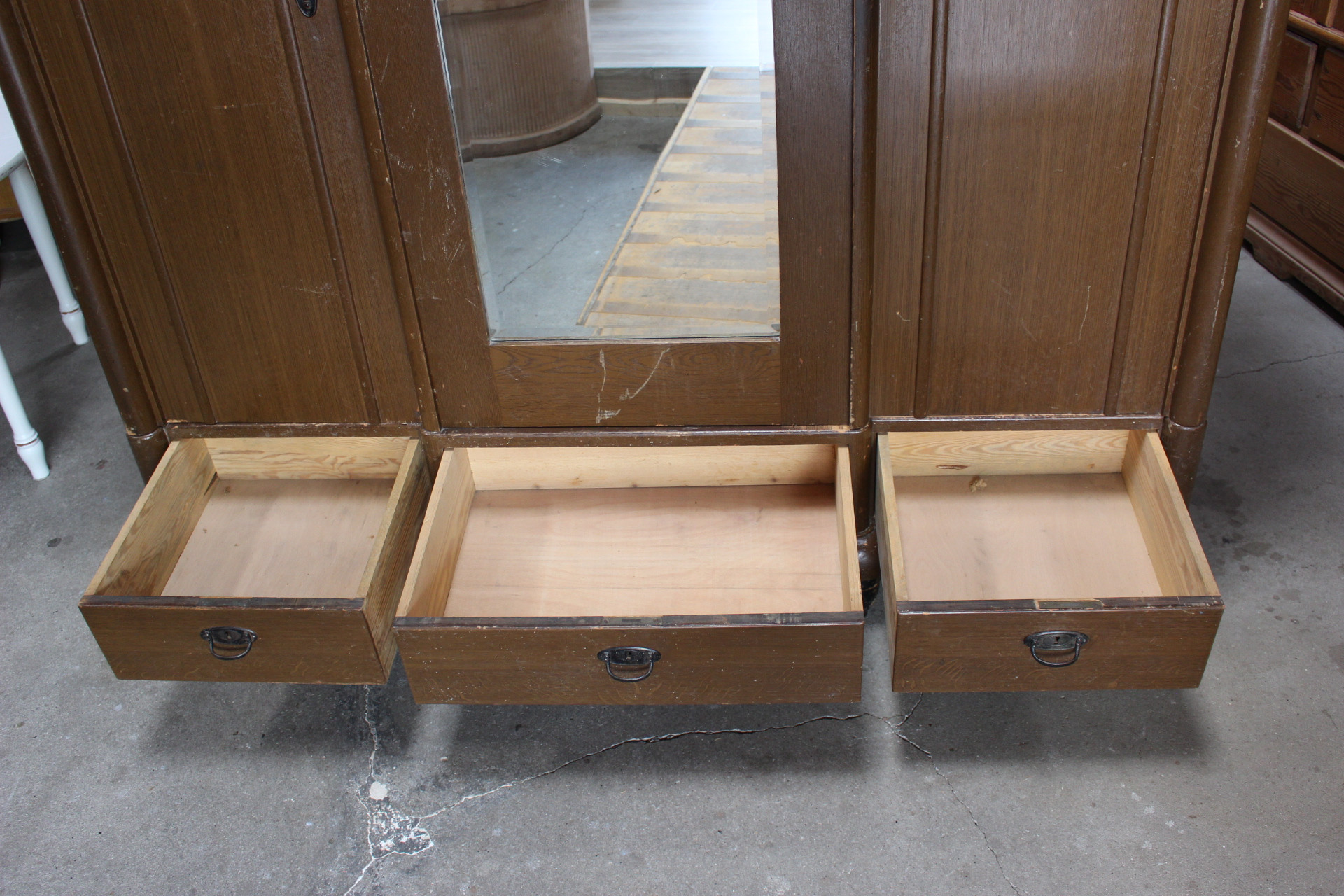 Antiker Kleiderschrank, Wäscheschrank dreitürig Art déco (Art.-Nr. 05217)