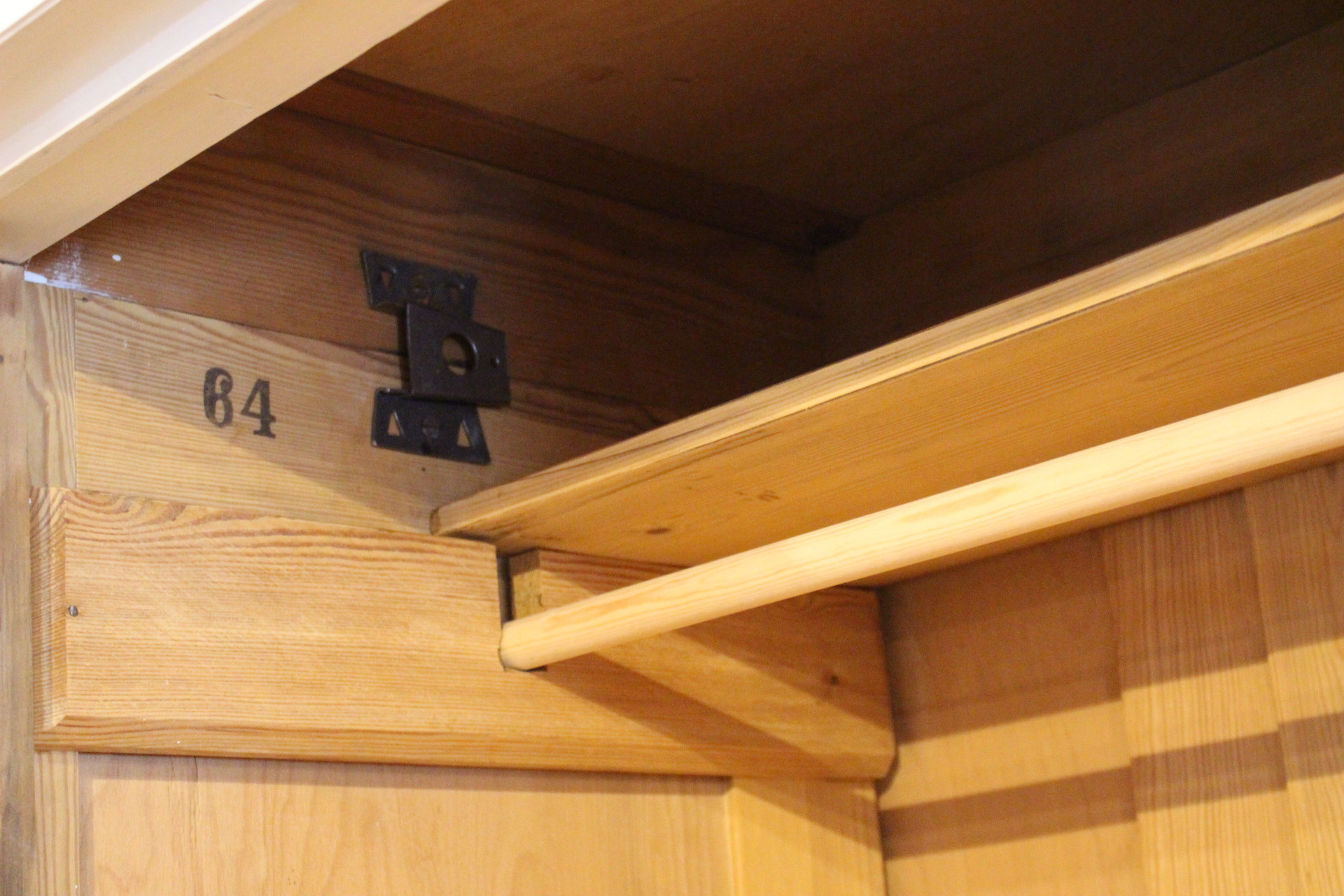 Antiker Kleiderschrank, Wäscheschrank dreitürig Art déco (Art.-Nr. 05217)