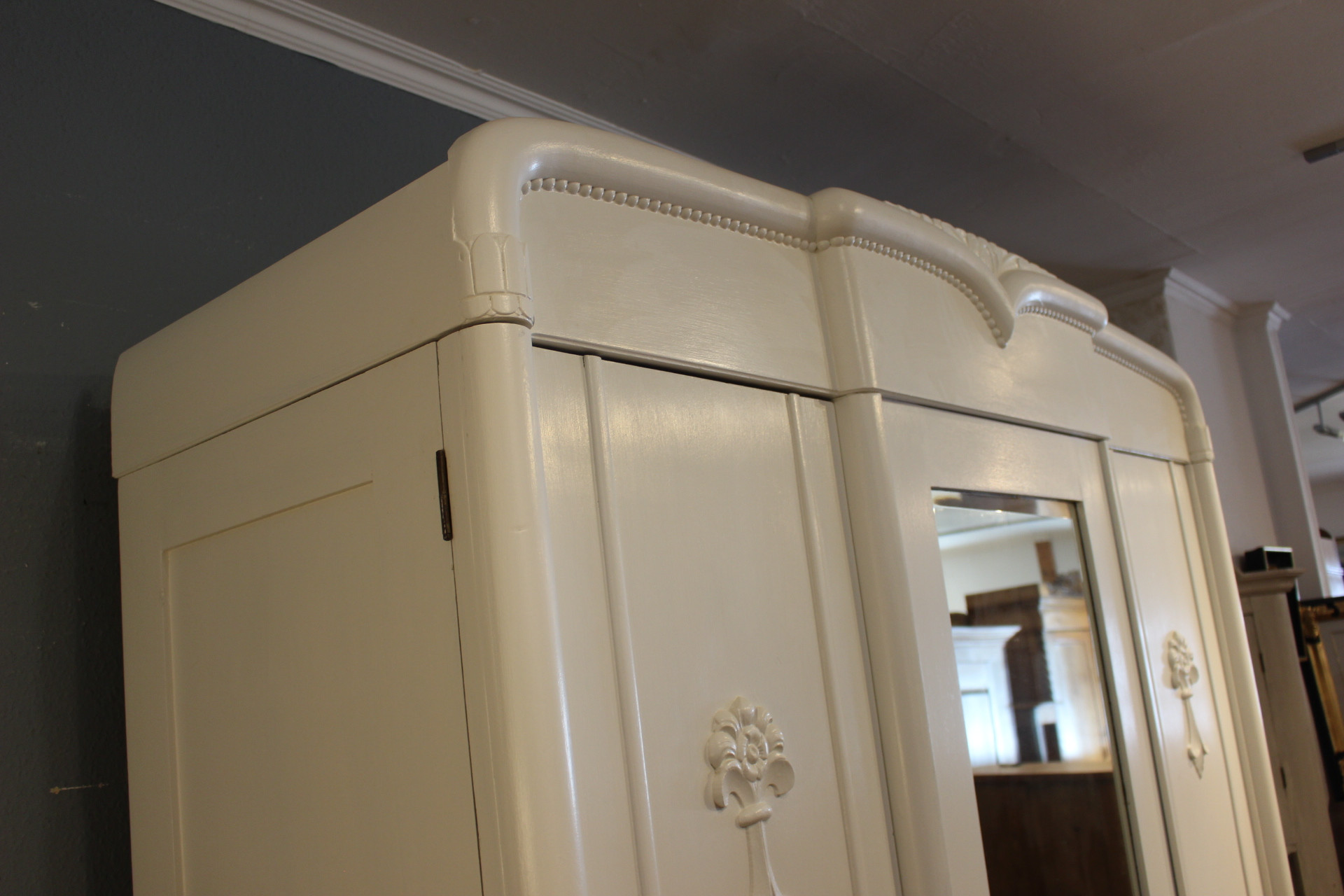 Antiker Kleiderschrank, Wäscheschrank dreitürig Art déco (Art.-Nr. 05217)
