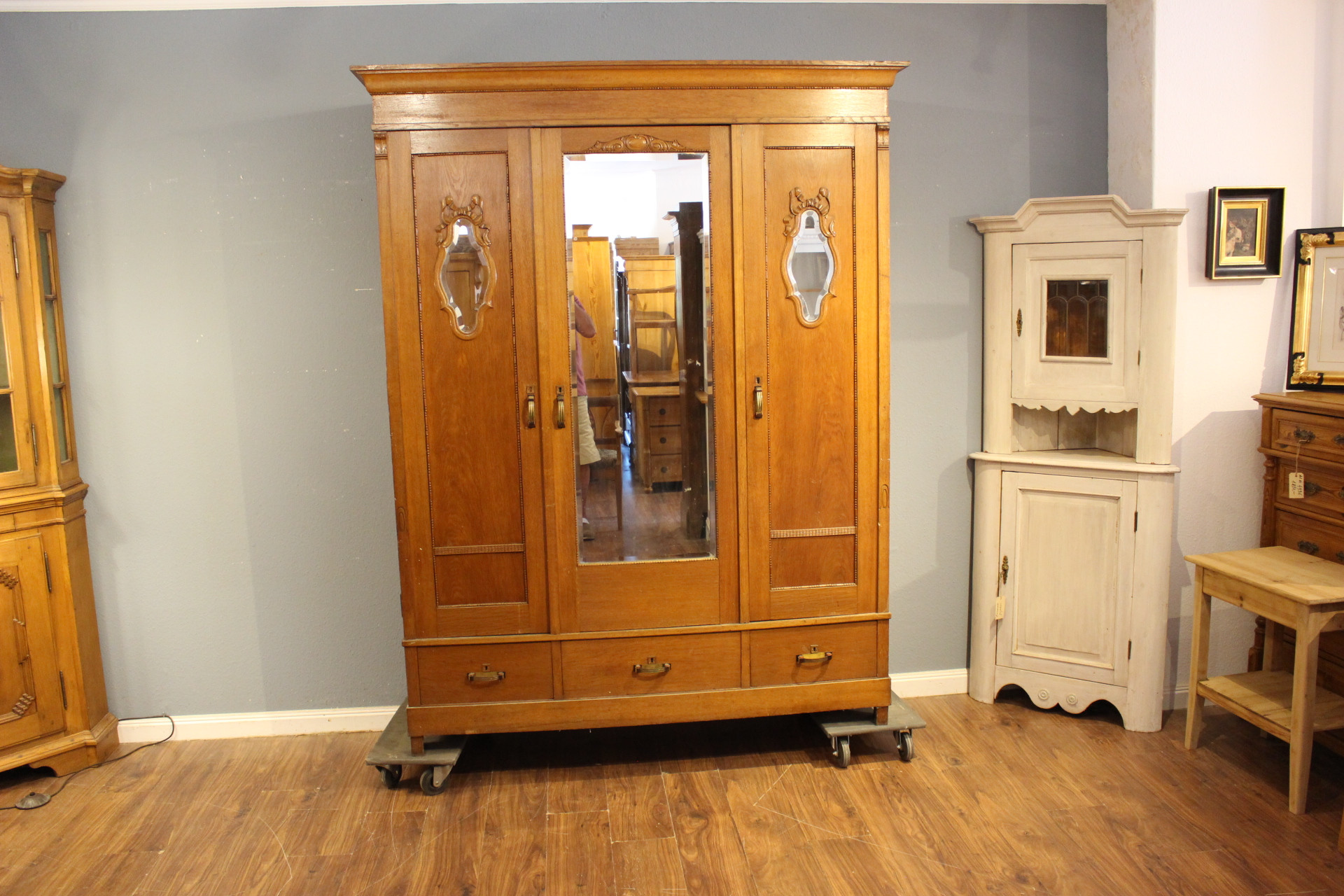 antiker Kleiderschrank, Wäscheschrank mit großem Spiegel, Art déco (Art.-Nr. 05225)