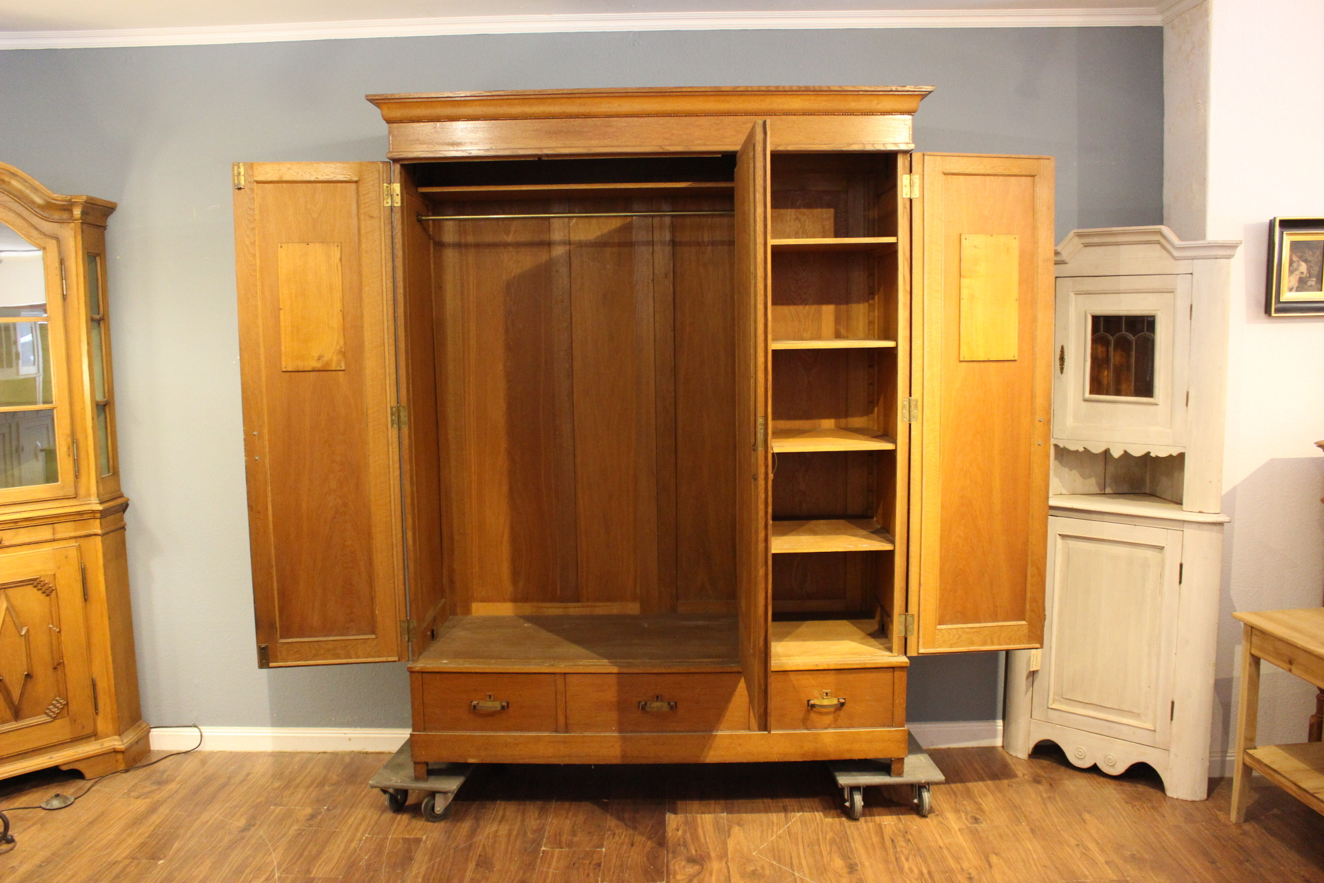 antiker Kleiderschrank, Wäscheschrank mit großem Spiegel, Art déco (Art.-Nr. 05225)