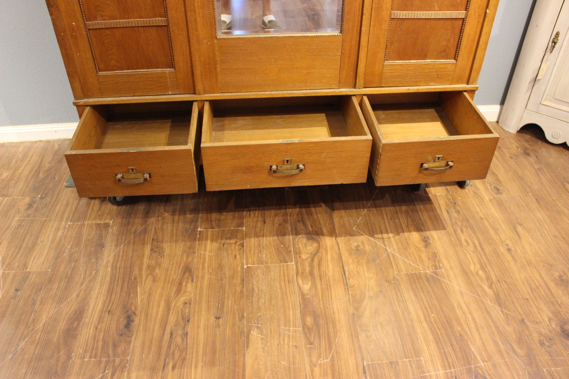 antiker Kleiderschrank, Wäscheschrank mit großem Spiegel, Art déco (Art.-Nr. 05225)