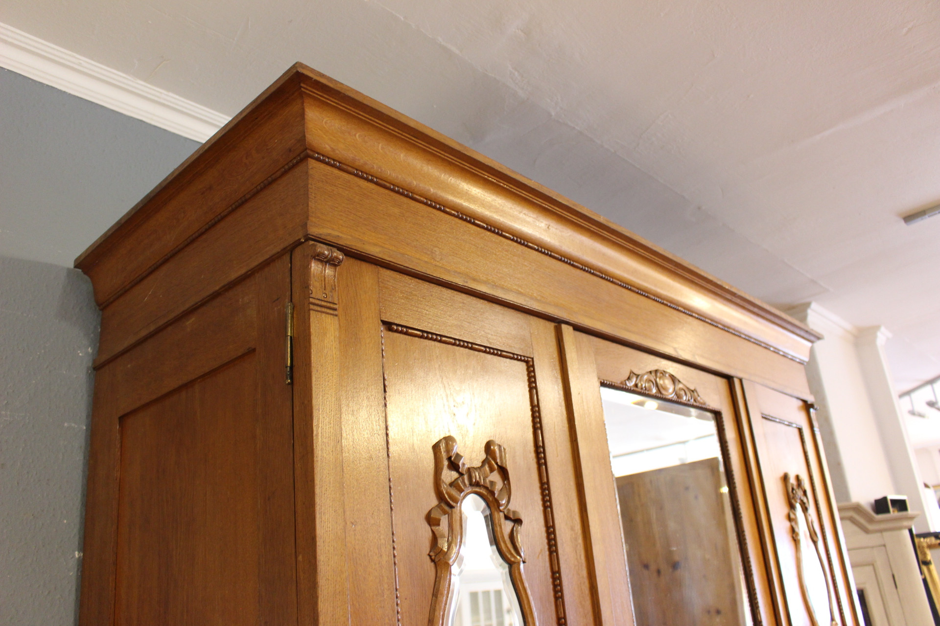 antiker Kleiderschrank, Wäscheschrank mit großem Spiegel, Art déco (Art.-Nr. 05225)