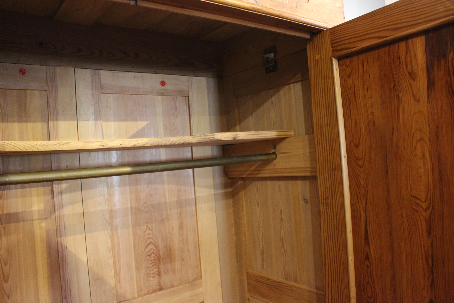 Antiker Kleiderschrank, zweitürig mit Rundbogen, Jugendstil (Art.-Nr. 04781)