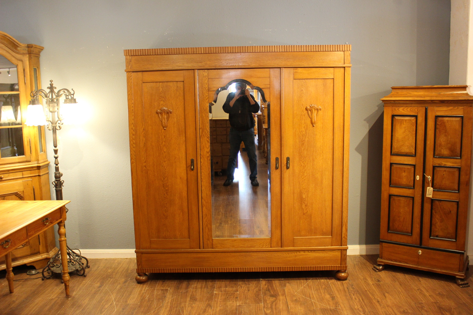 Antiker Kleiderschrank dreitürig Eiche Art déco