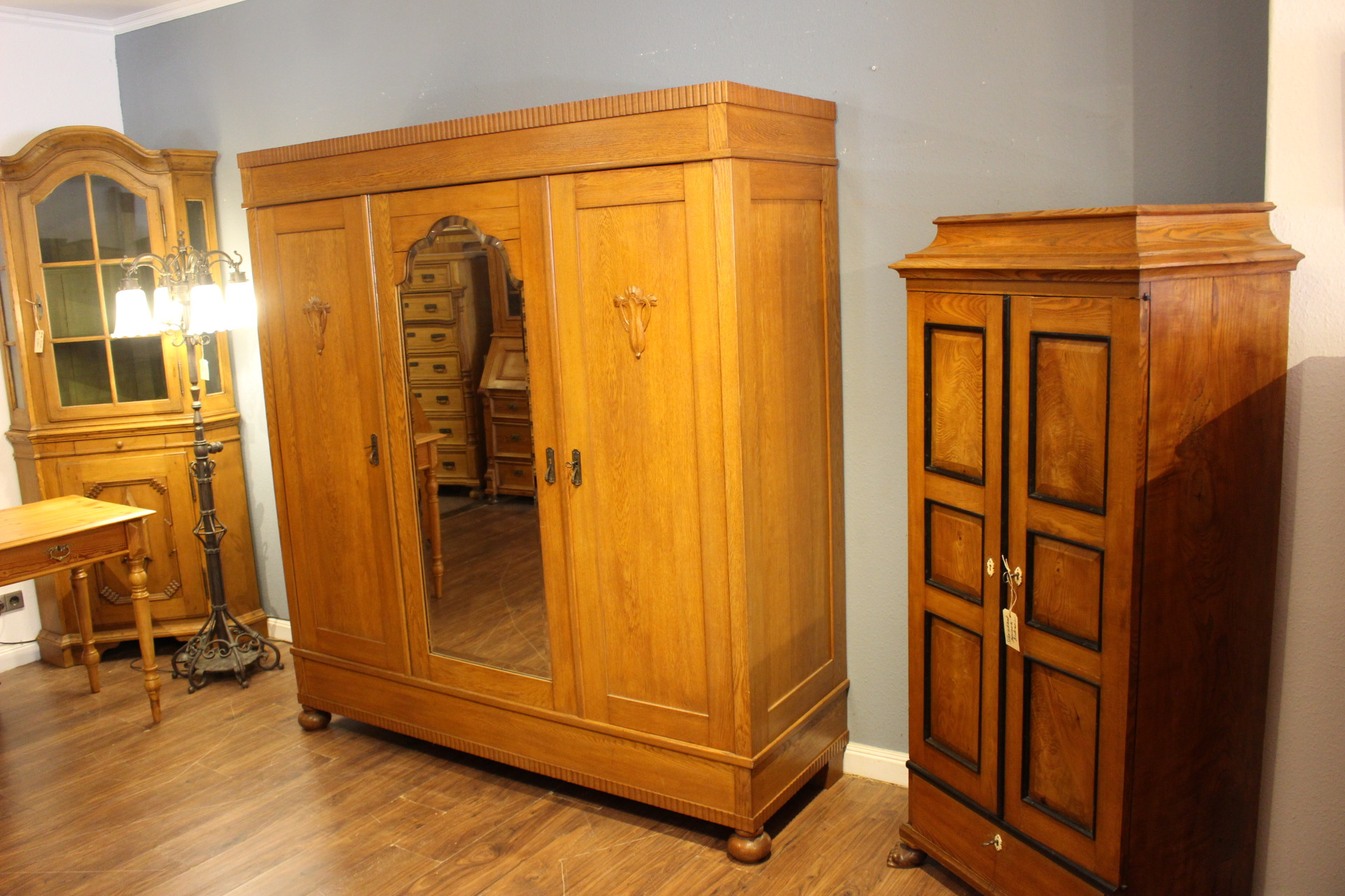 Antiker Kleiderschrank dreitürig Eiche Art déco (Art.-Nr. 05151)