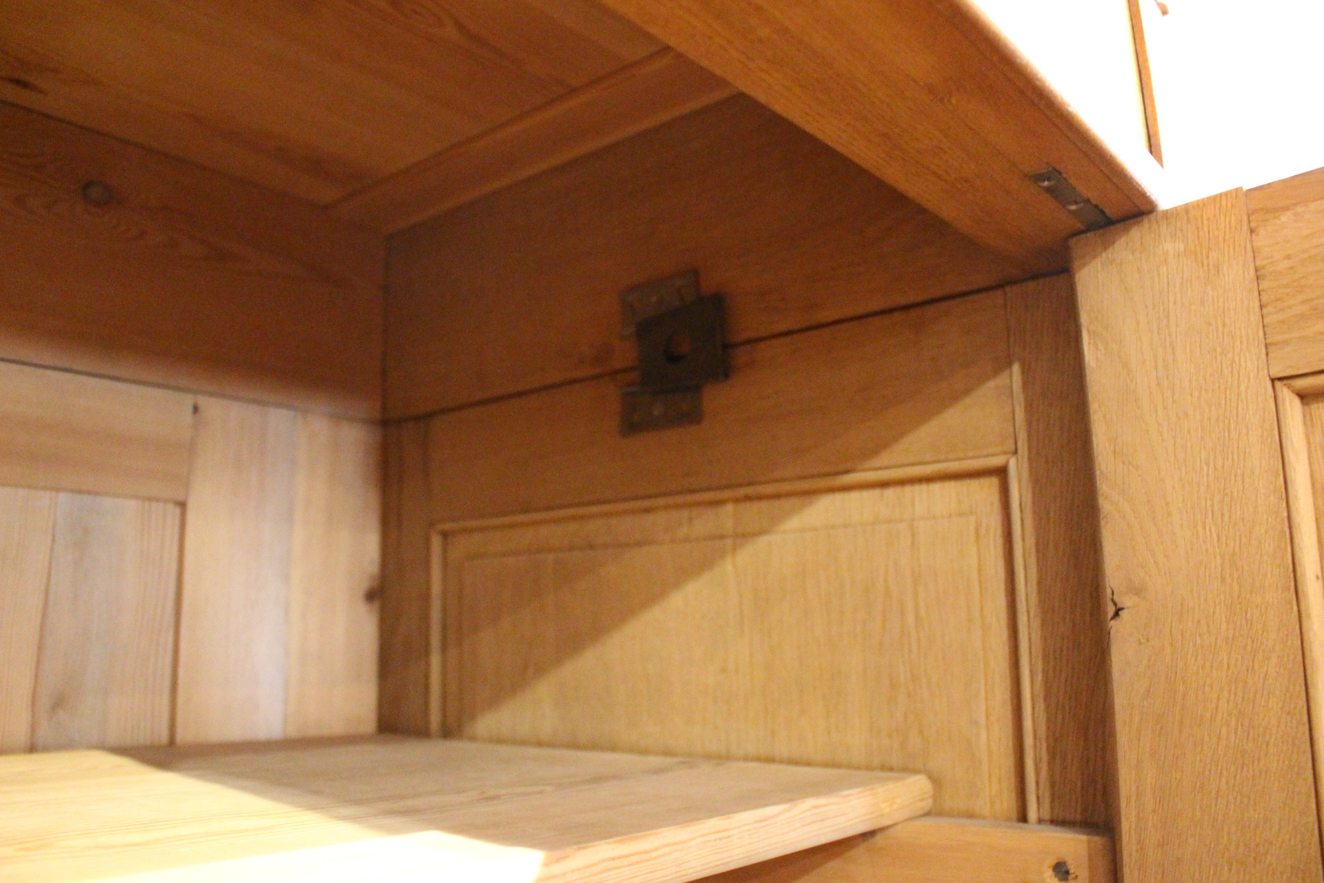 Antiker Kleiderschrank dreitürig Eiche Art déco (Art.-Nr. 05151)