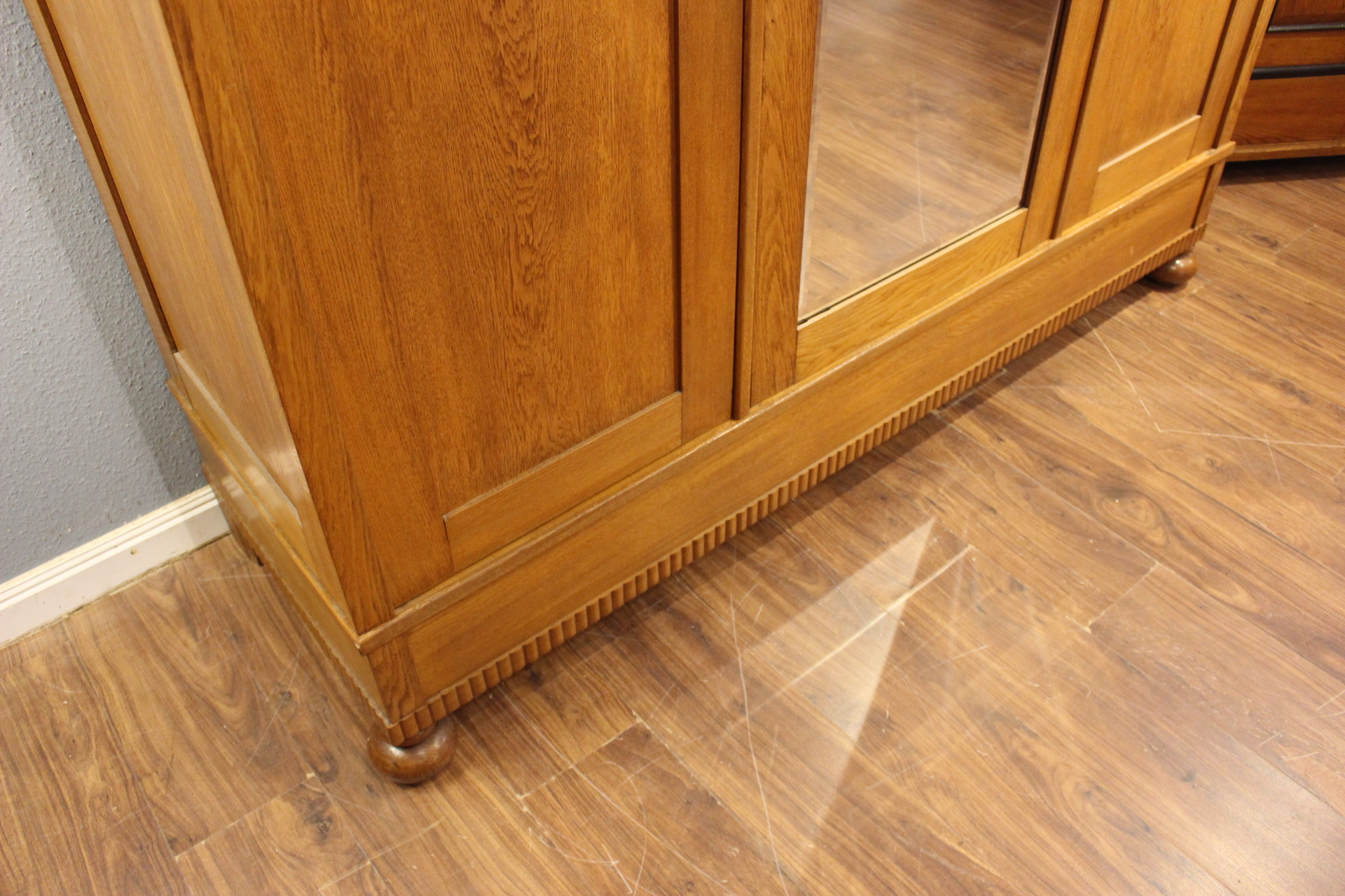 Antiker Kleiderschrank dreitürig Eiche Art déco (Art.-Nr. 05151)