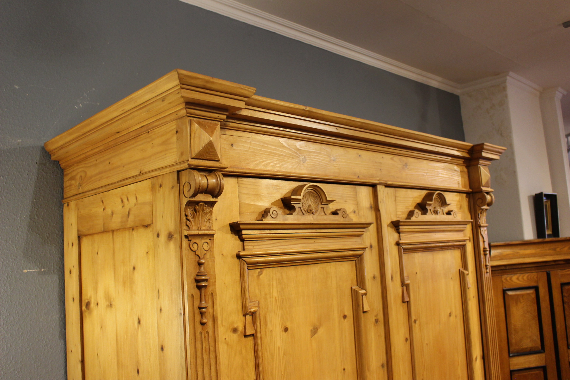 Antiker Kleiderschrank Gründerzeit (Art.-Nr. 03436)