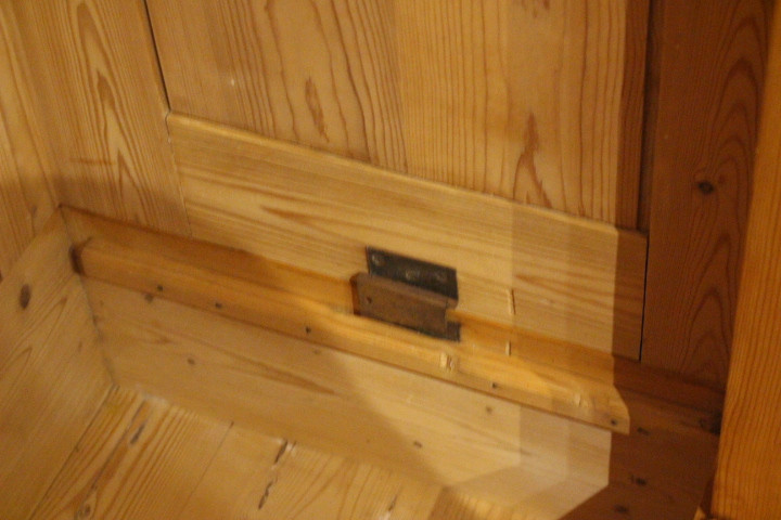 Antiker Kleiderschrank mit Rundbogen, Jugendstil (Art.-Nr. 05105)