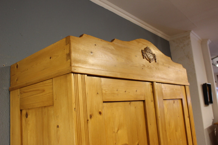 Antiker Kleiderschrank mit Rundbogen, Jugendstil (Art.-Nr. 05105)