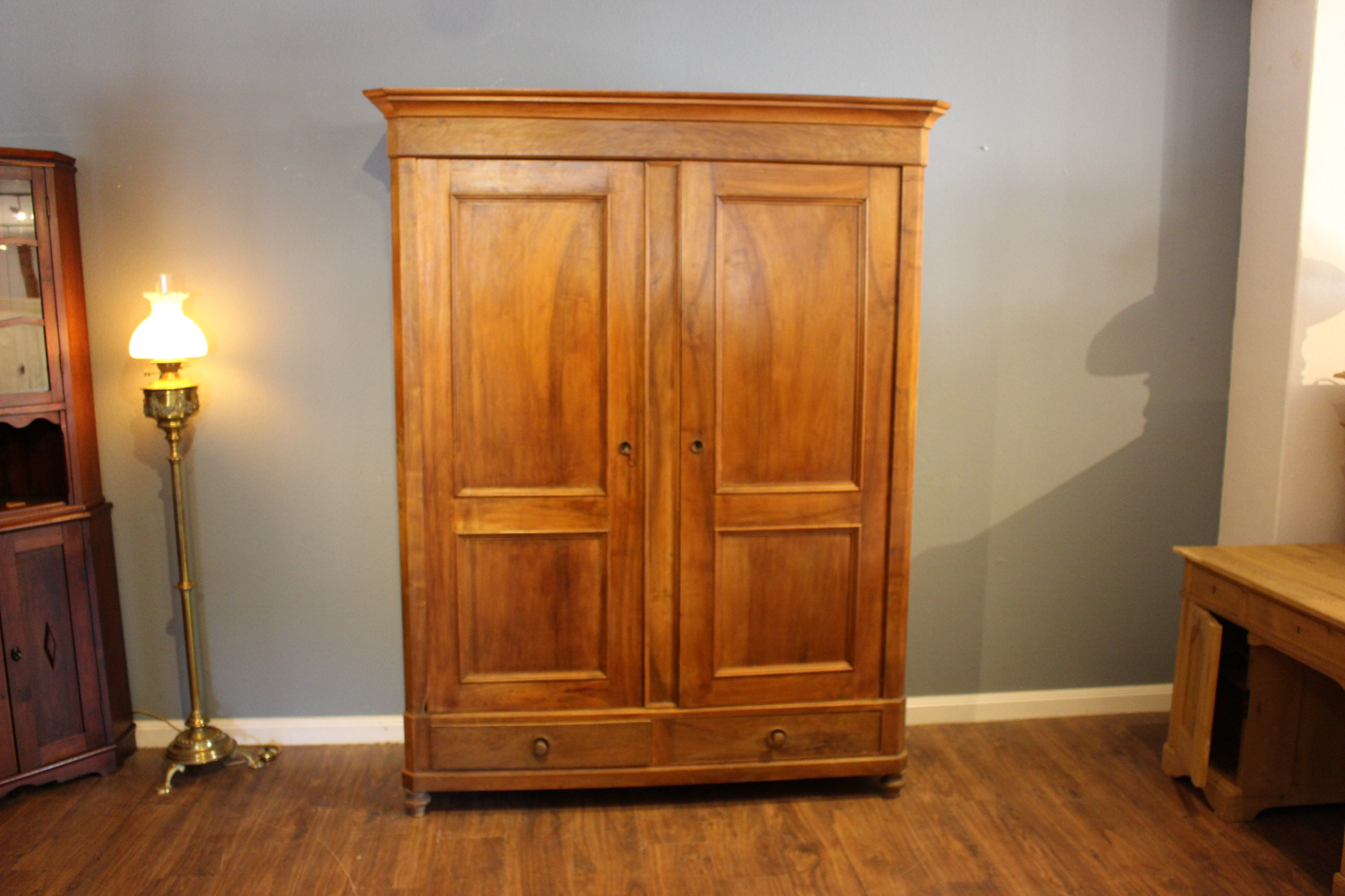 Antiker Kleiderschrank Wäscheschrank, Nußbaum, Louis Philippe (Art.-Nr.: 03620)