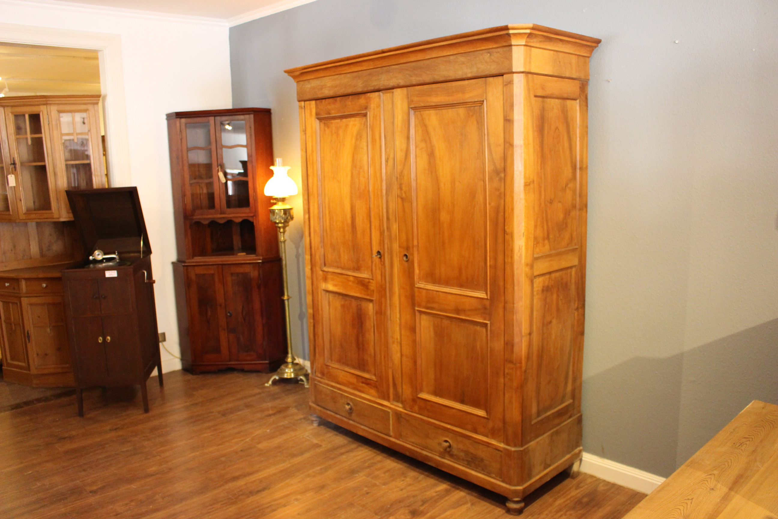 Antiker Kleiderschrank Wäscheschrank, Nußbaum, Louis Philippe (Art.-Nr. 03620)