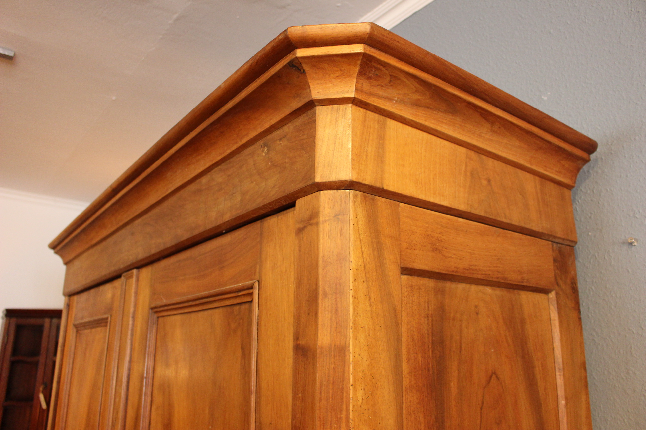 Antiker Kleiderschrank Wäscheschrank, Nußbaum, Louis Philippe (Art.-Nr. 03620)