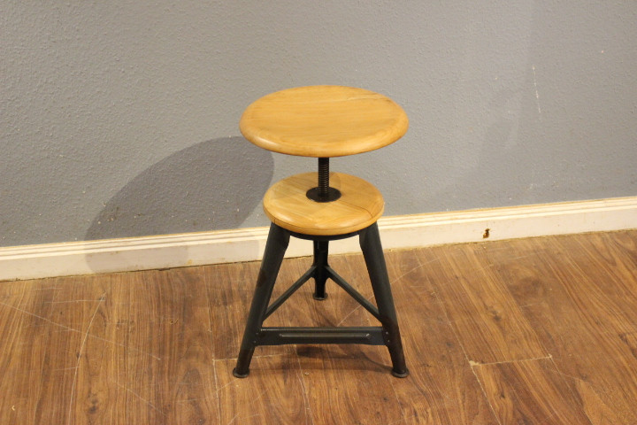 Sitzmöbel Bänke und Stühle