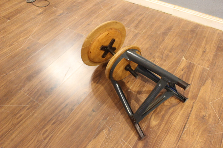 Antiker Werkstatthocker, Bauhaus (Art.-Nr. 05183)