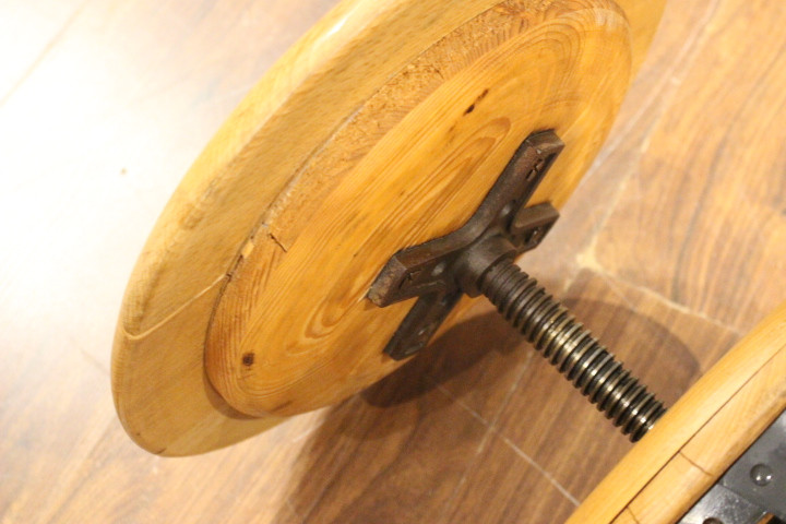 Antiker Werkstatthocker, Bauhaus (Art.-Nr. 05183)