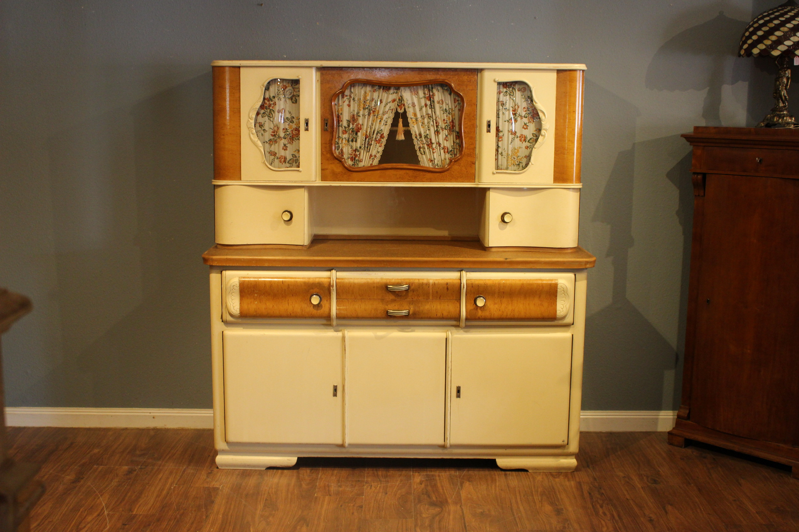 Antikes Küchenbuffet, 30er-40er Jahre