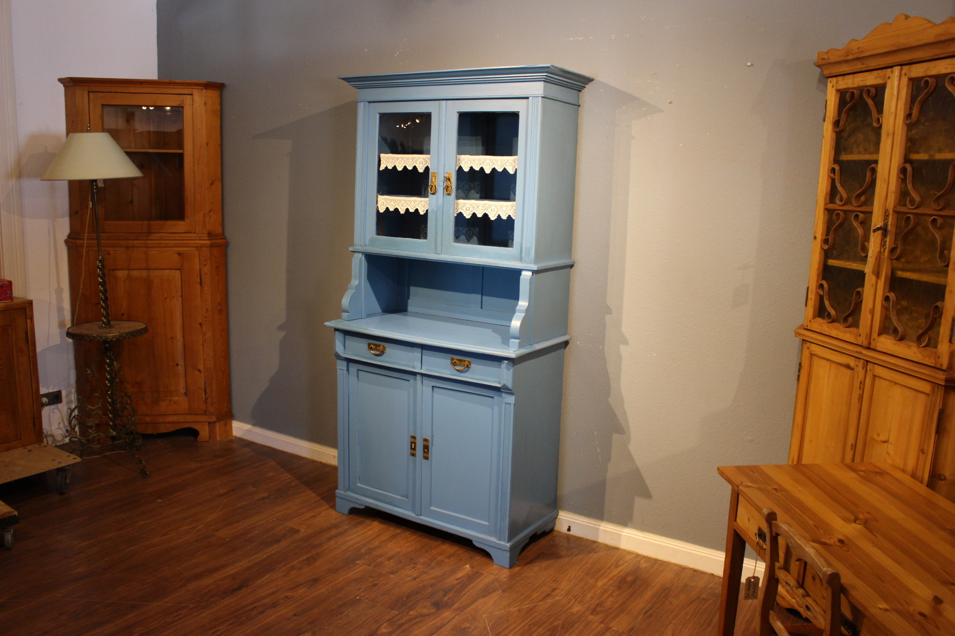 Antikes Küchenbuffet, Kiefer bemalt