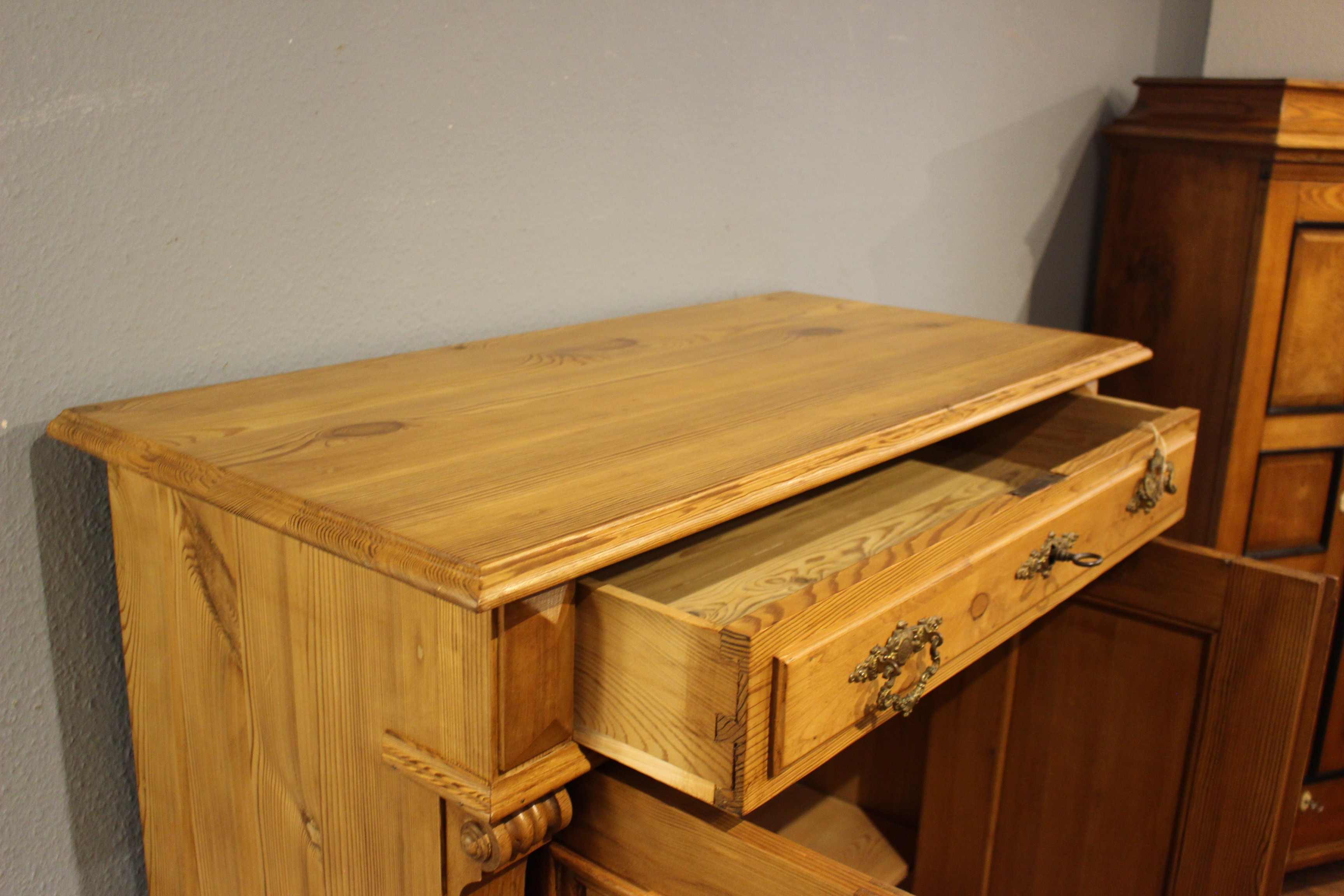 antikes Vertiko Kiefer Gründerzeit (Art.-Nr. 04672)