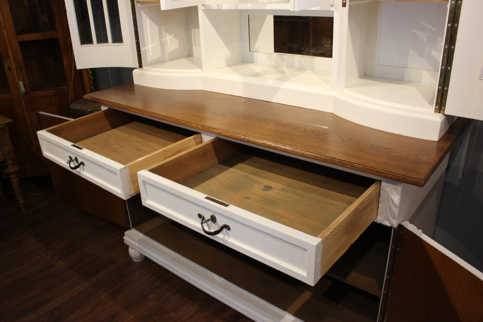 Art Deco Buffetschrank, Eiche, weiß gestrichen, Platte in natur (Art.-Nr. 04498)