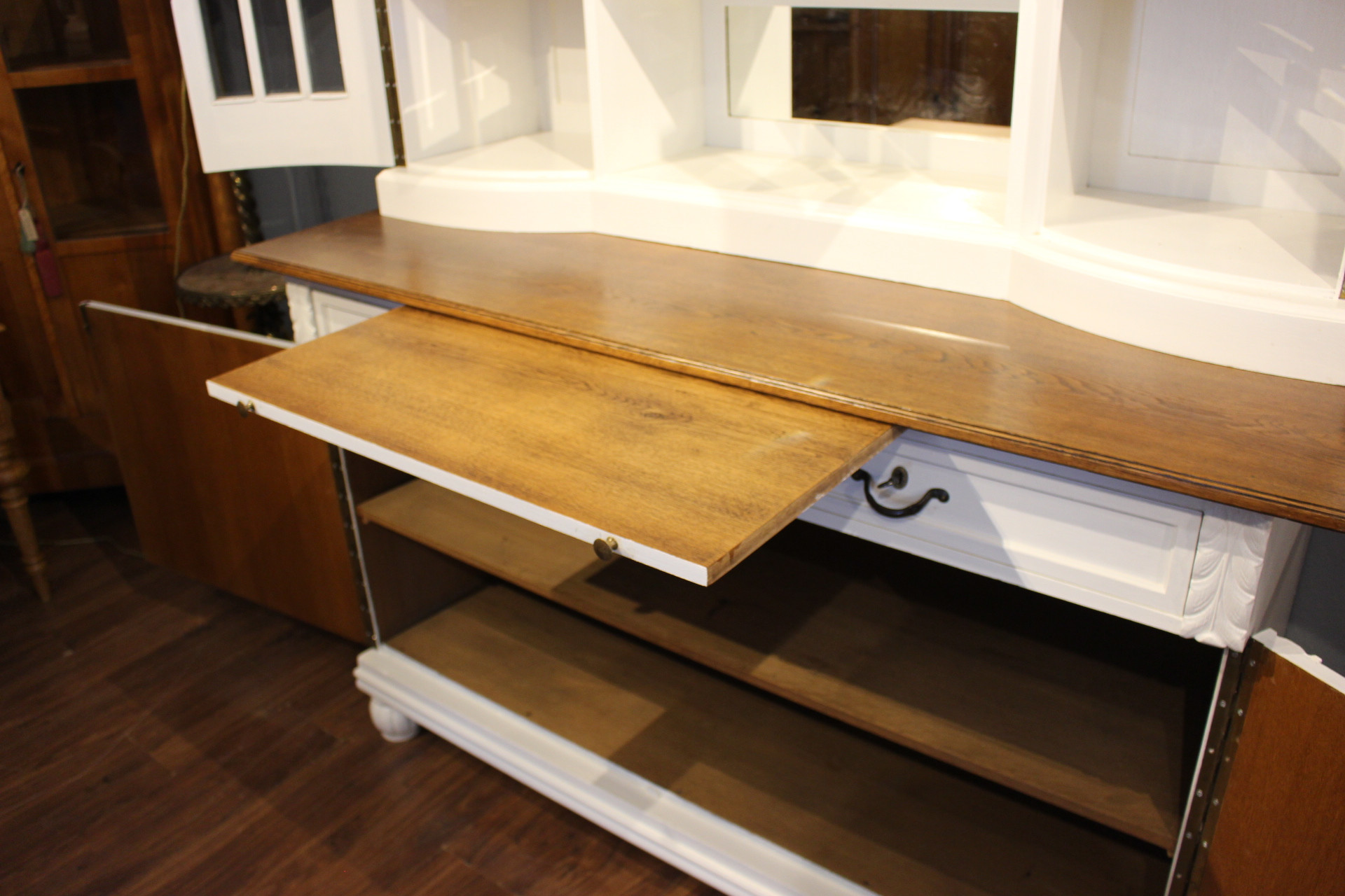 Art Deco Buffetschrank, Eiche, weiß gestrichen, Platte in natur (Art.-Nr. 04498)