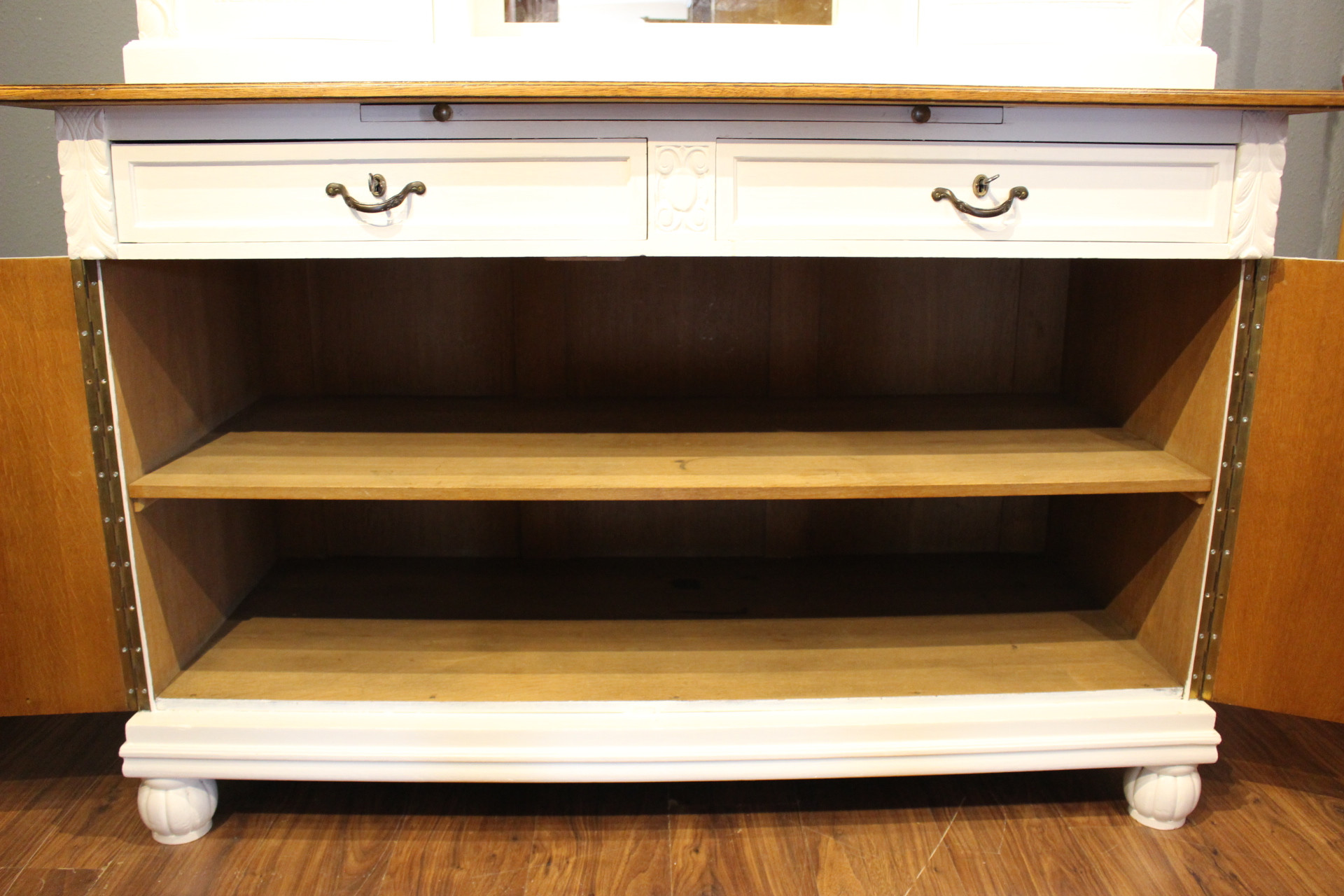 Art Deco Buffetschrank, Eiche, weiß gestrichen, Platte in natur (Art.-Nr. 04498)