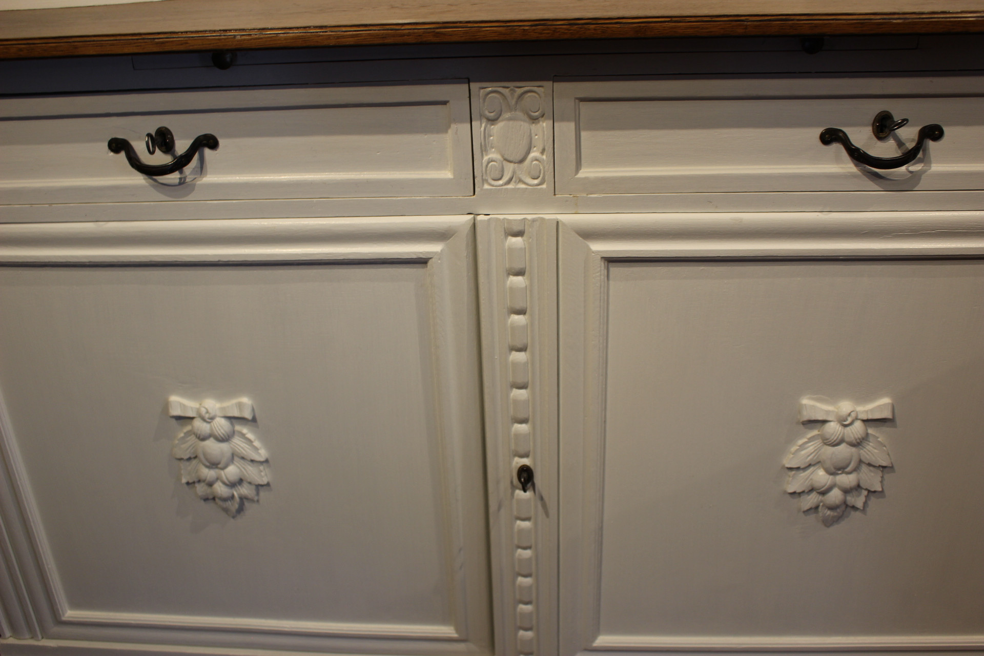 Art Deco Buffetschrank, Eiche, weiß gestrichen, Platte in natur (Art.-Nr. 04498)