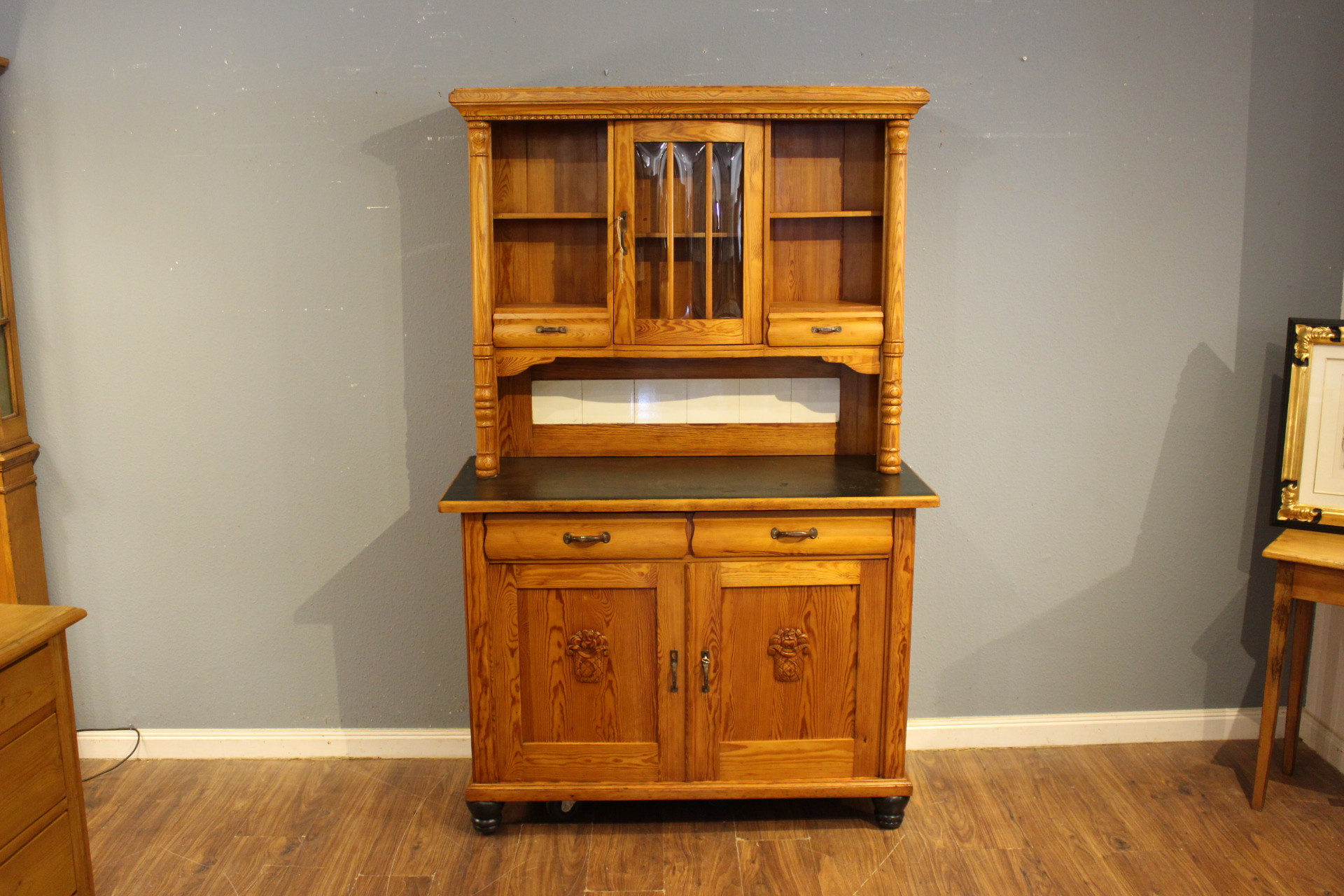 Art Deco Küchenschrank, Weichholz Kiefer (Art.-Nr.: 05099)