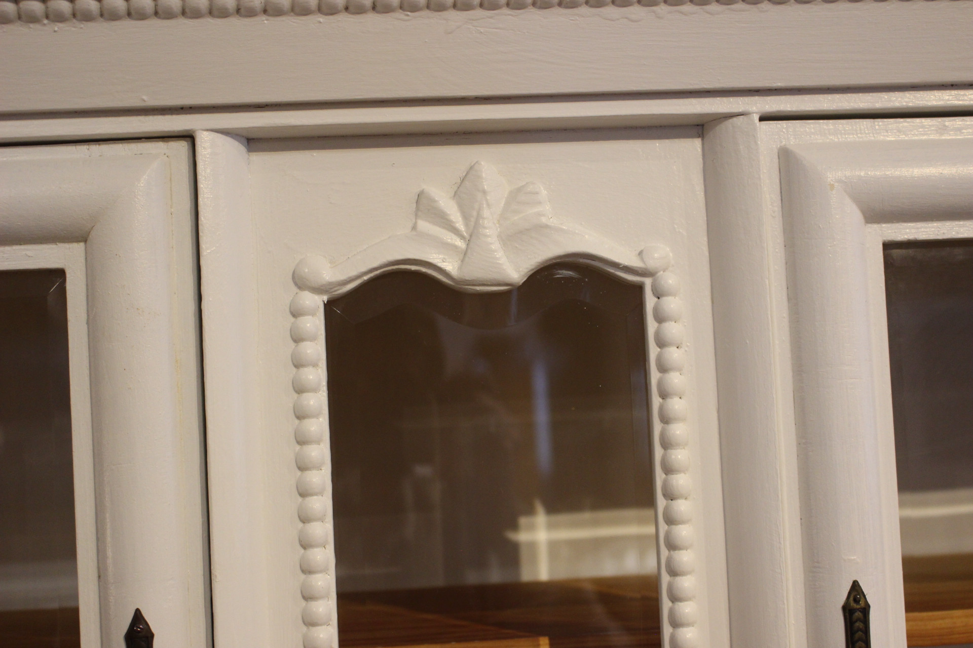 Art Deco Küchenschrank, Weichholz Kiefer weiß gestrichen (Art.-Nr. 04051)