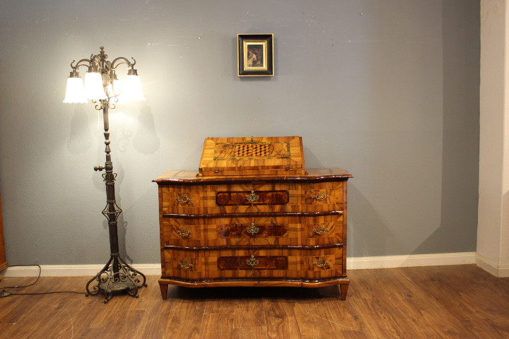  antike Kommoden Vertikos Waschkommoden Nachtschränke 