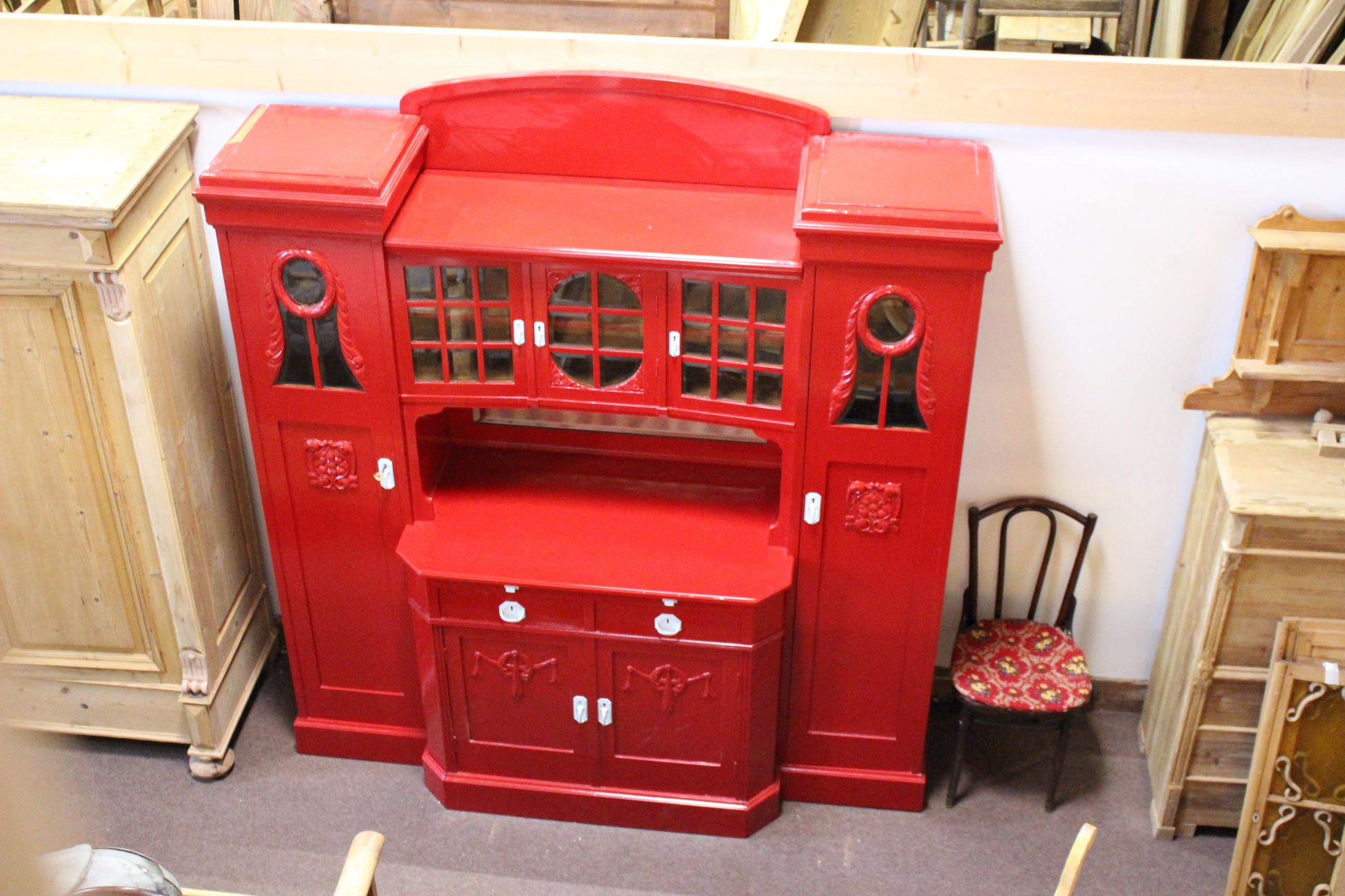 Buffetschrank mit Seitentürmen Turmbuffet, rot hochglanzlackiert (Art.-Nr.: 03607)