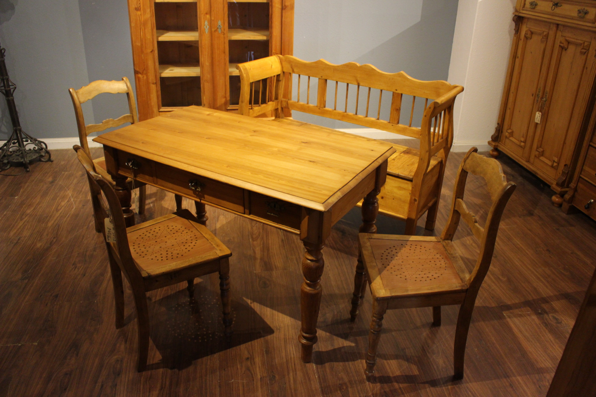 Sitzmöbel Bänke und Stühle