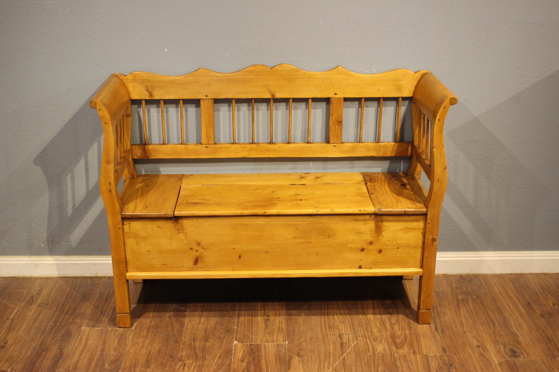 Sitzmöbel Bänke und Stühle