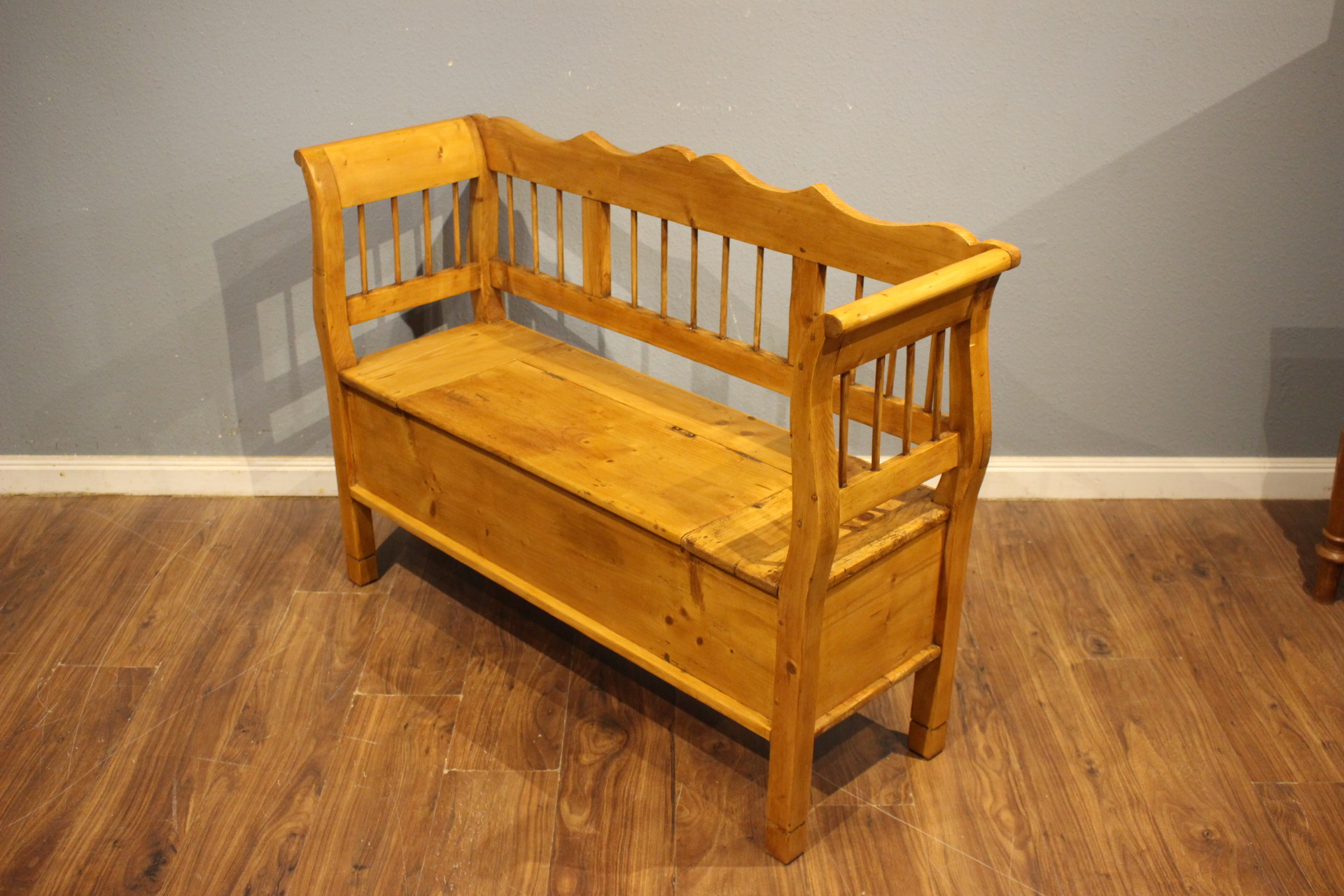 Bäuerliche Bank, antike Küchenbank, Siebenbürgen (Art.-Nr. 05124)