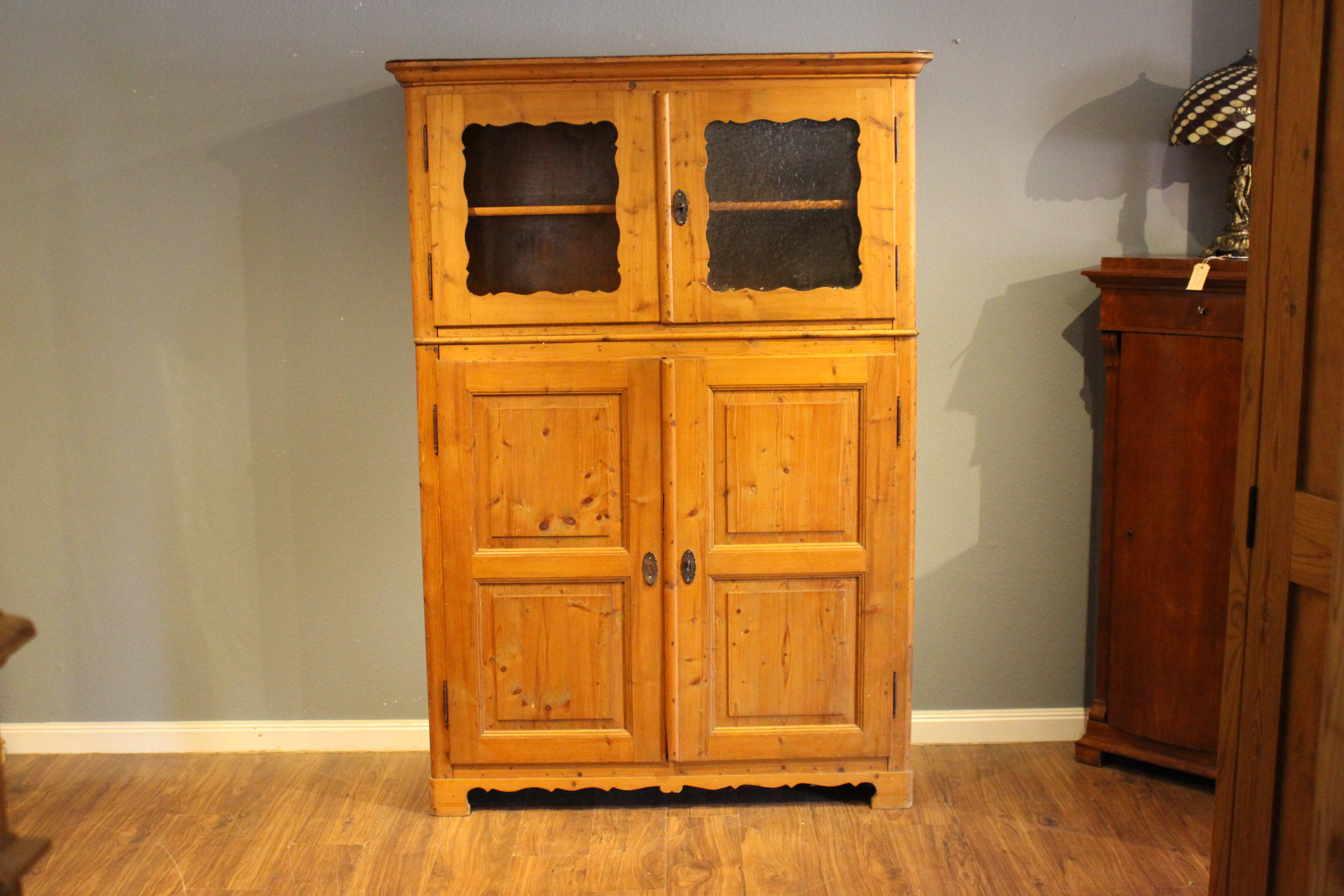 Bäuerlicher Vorratschrank Kiefer antik (Art.-Nr.: 03811)