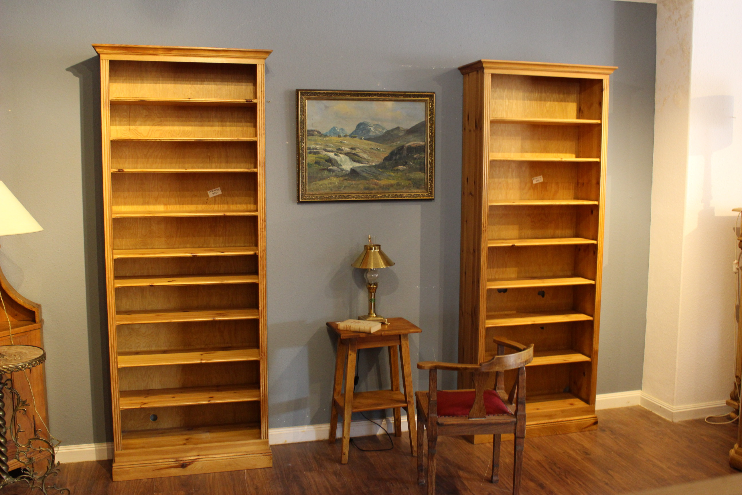 Bücherregale, Büroregale, zwei identische Teile. (Art.-Nr. 04130)